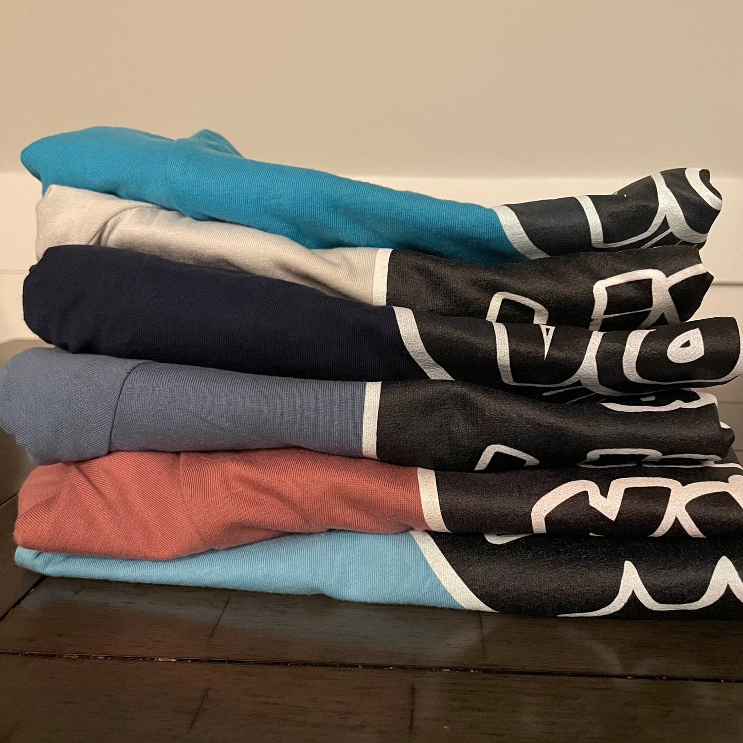 Pura Livin Signature Logo - Unisex Tee